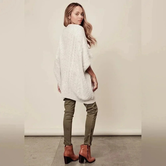 Lovestitch Leah‎ Poncho Cableknit Sweater Zip Cream size S/M Angora Blend - Picture 11 of 11